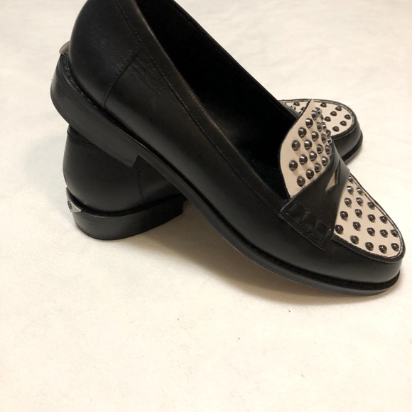 Michael Kors Leather Loafers. - Picture 4 of 10